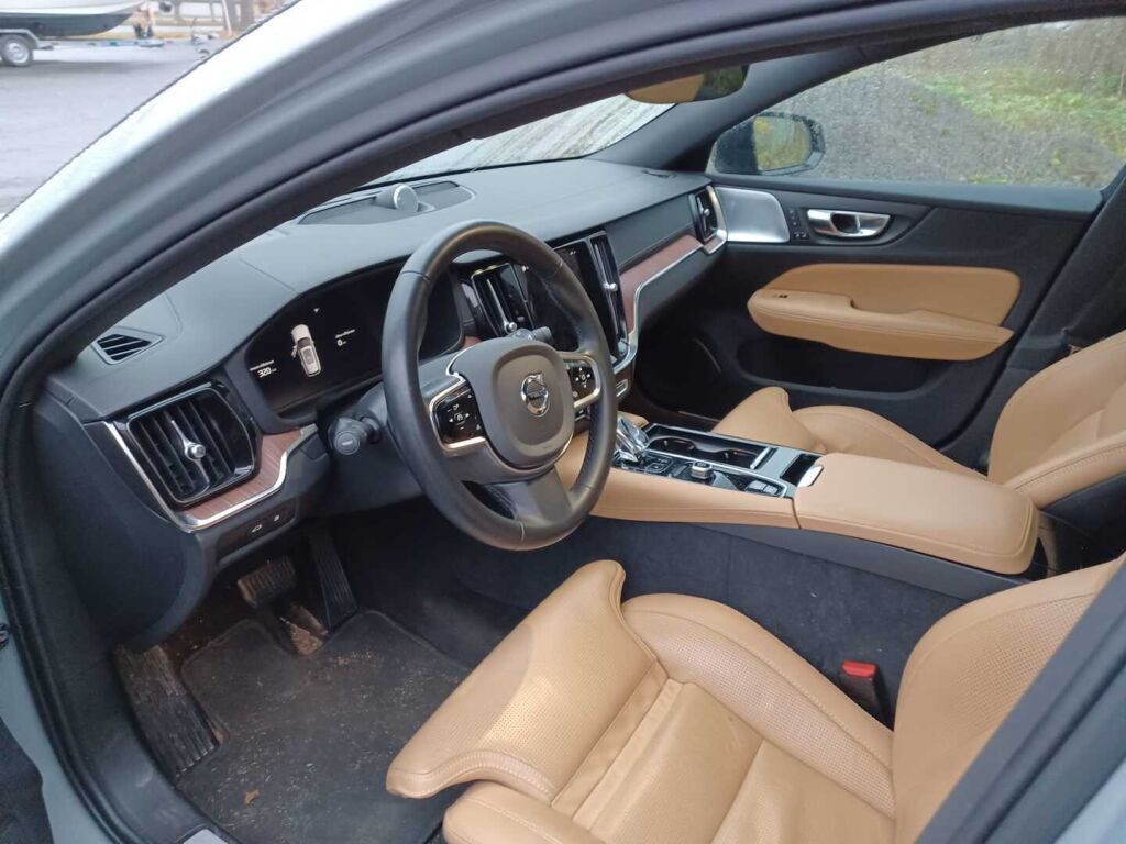 Volvo V60 2024 Harmaa