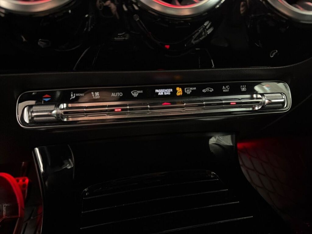 Mercedes-Benz CLA 2021 Musta