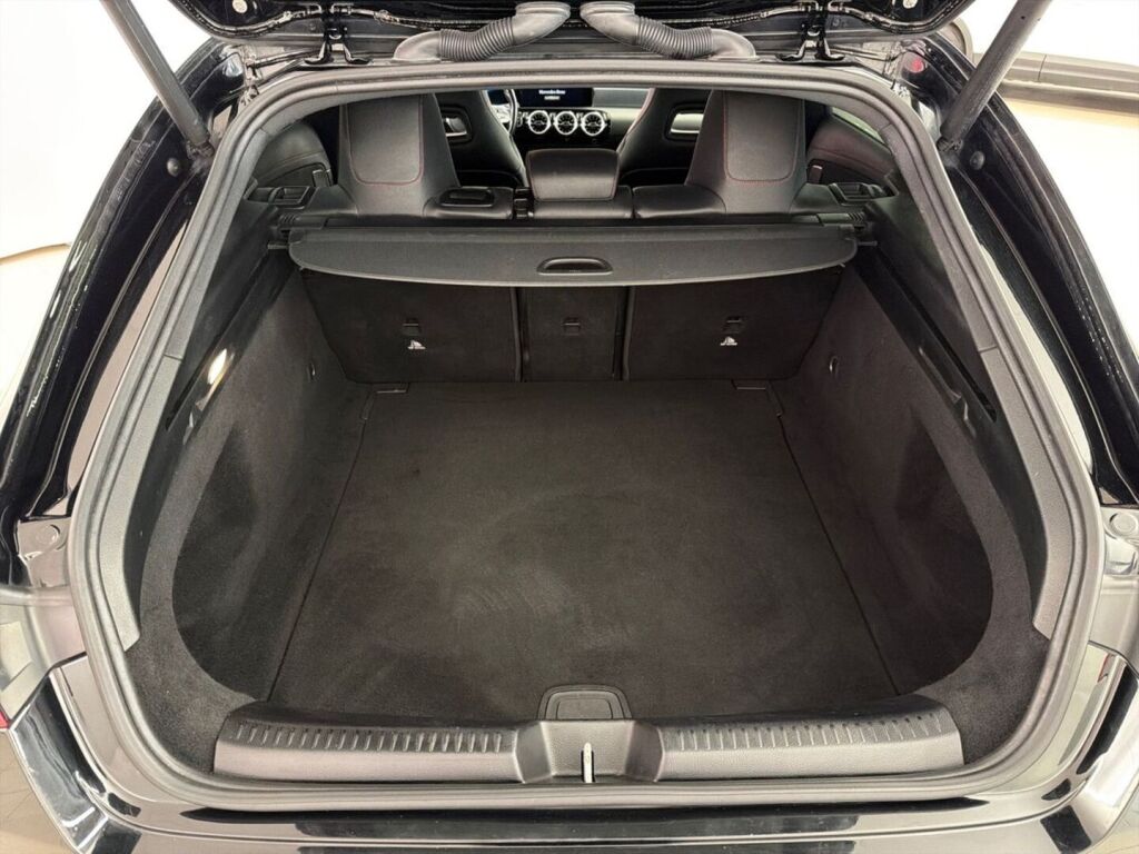 Mercedes-Benz CLA 2021 Musta