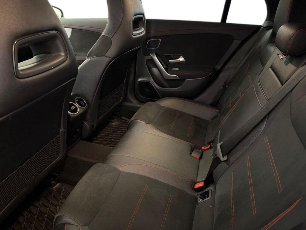 Mercedes-Benz CLA 2021 Musta