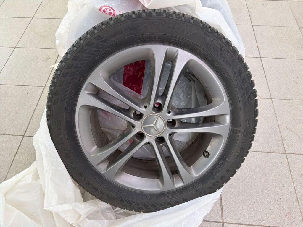 Mercedes-Benz CLA 2021 Musta