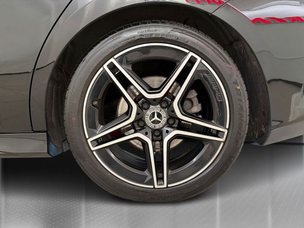 Mercedes-Benz CLA 2021 Musta
