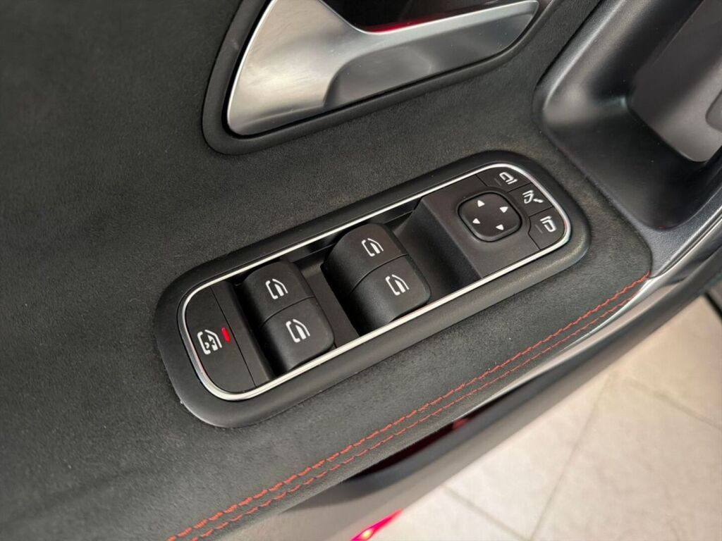 Mercedes-Benz CLA 2021 Musta