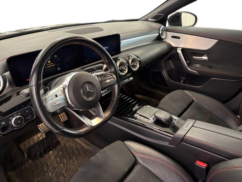 Mercedes-Benz CLA 2021 Musta
