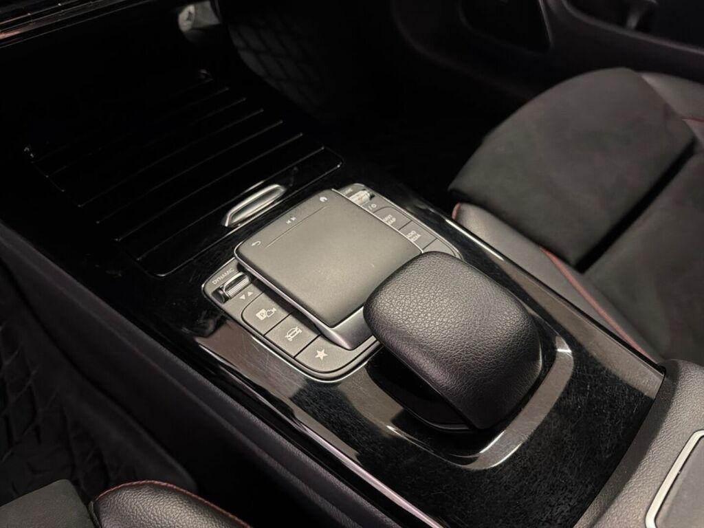 Mercedes-Benz CLA 2021 Musta