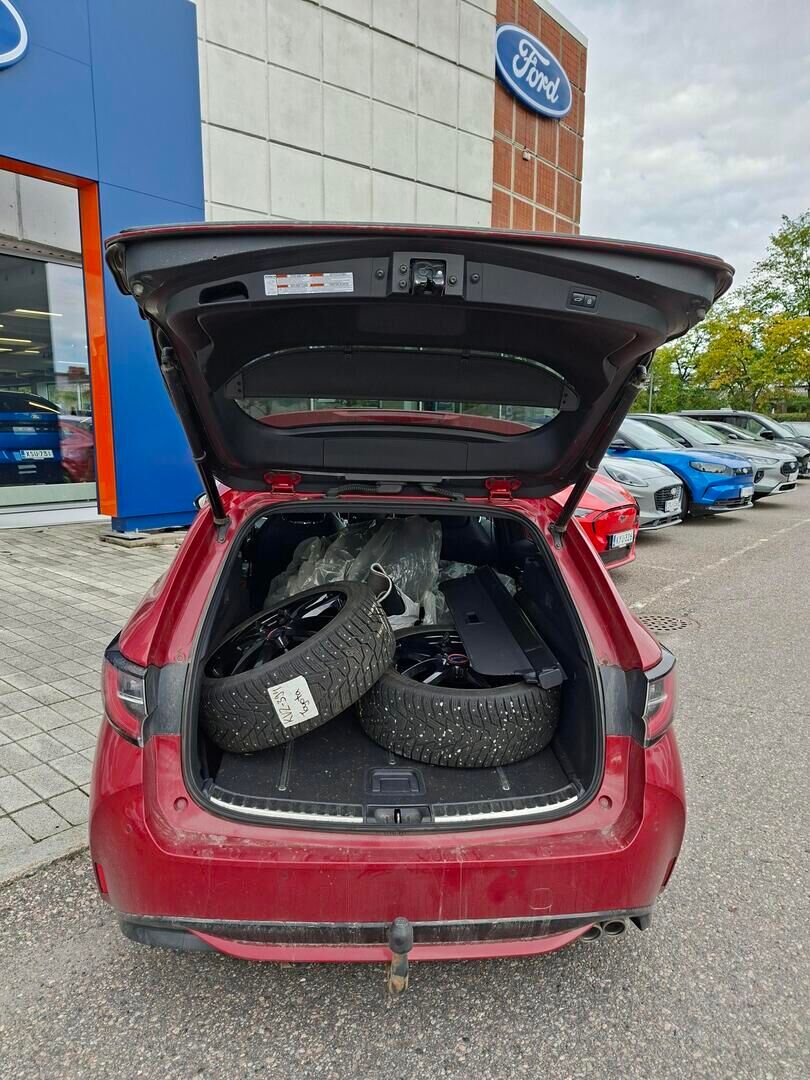 Toyota Corolla 2019 Punainen