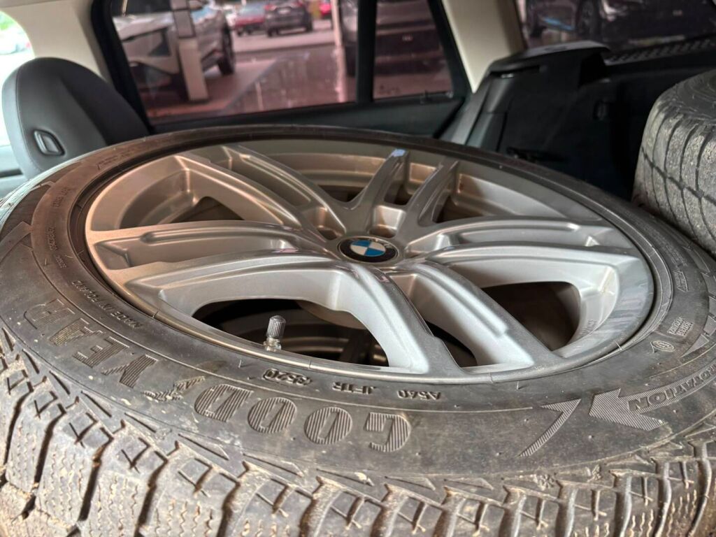 BMW 330 2020 Punainen