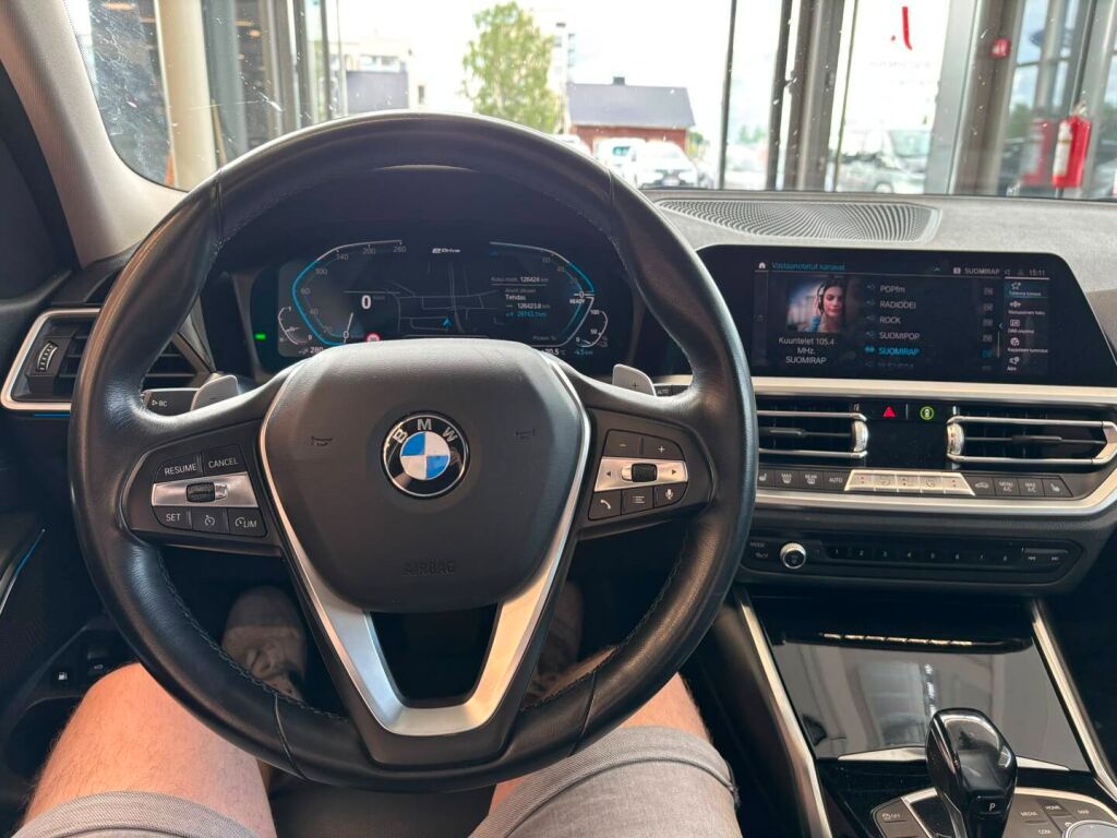 BMW 330 2020 Punainen
