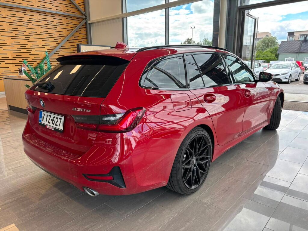 BMW 330 2020 Punainen