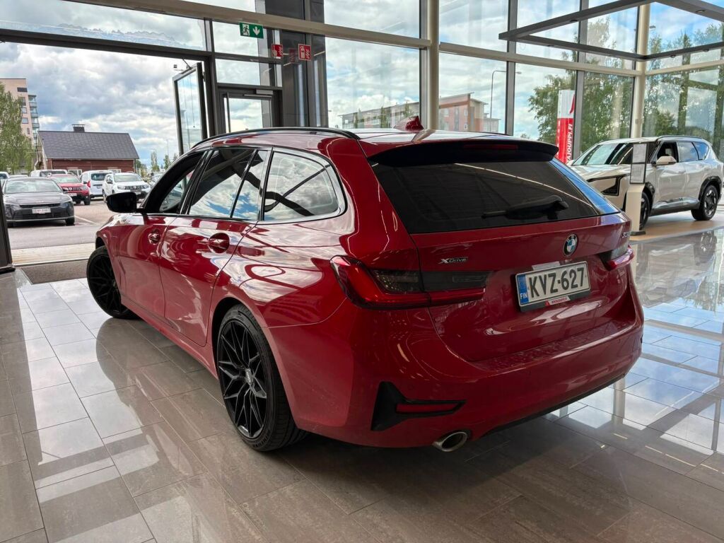 BMW 330 2020 Punainen