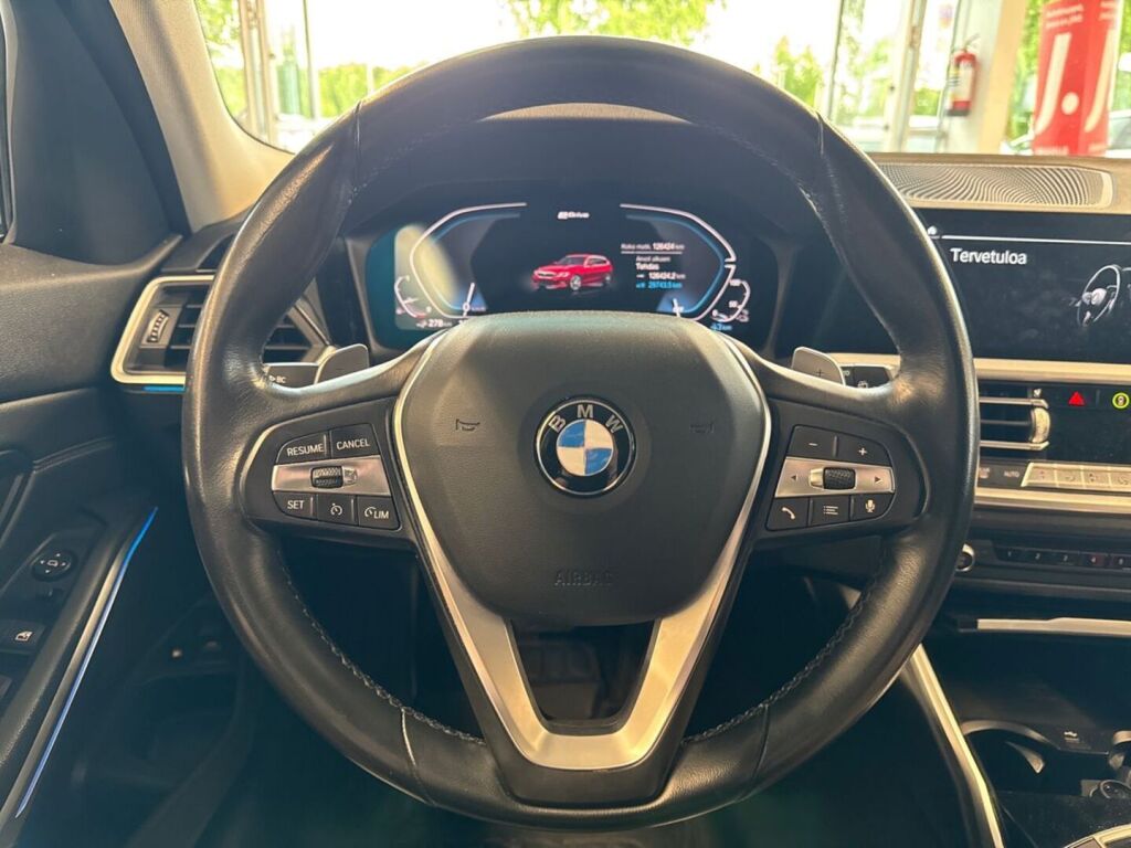 BMW 330 2020 Punainen