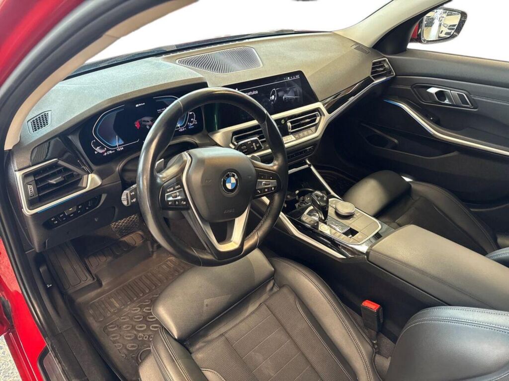 BMW 330 2020 Punainen