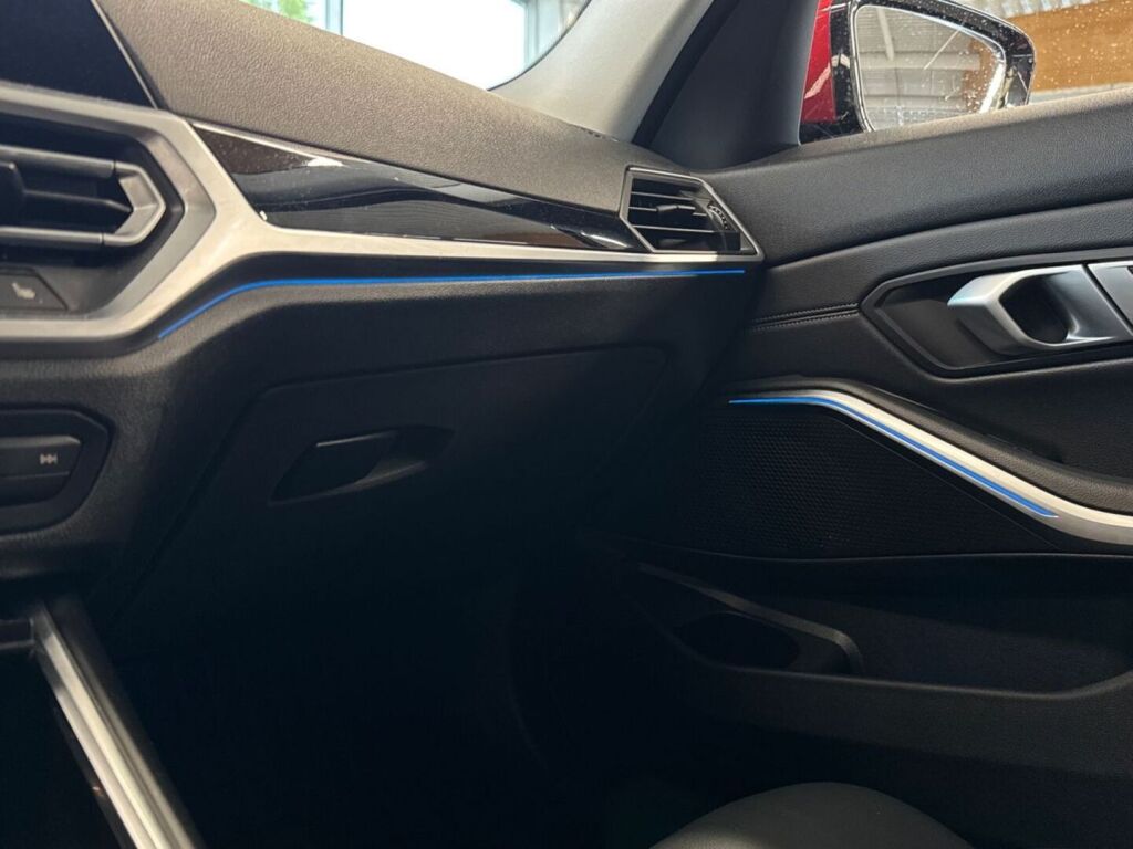 BMW 330 2020 Punainen