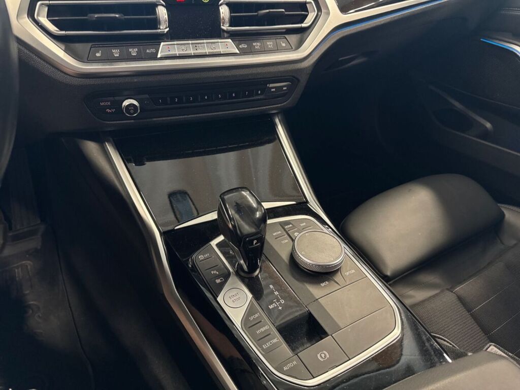 BMW 330 2020 Punainen