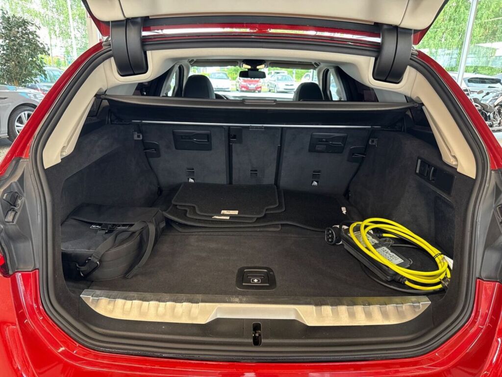 BMW 330 2020 Punainen
