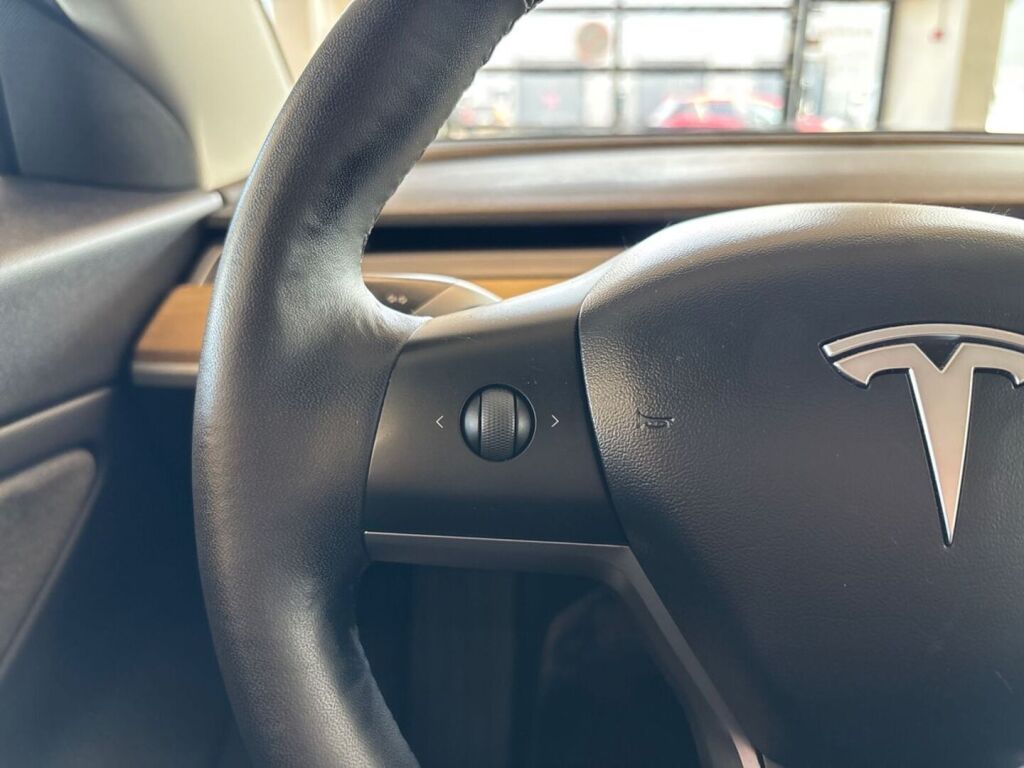 Tesla Model 3 2019 Sininen