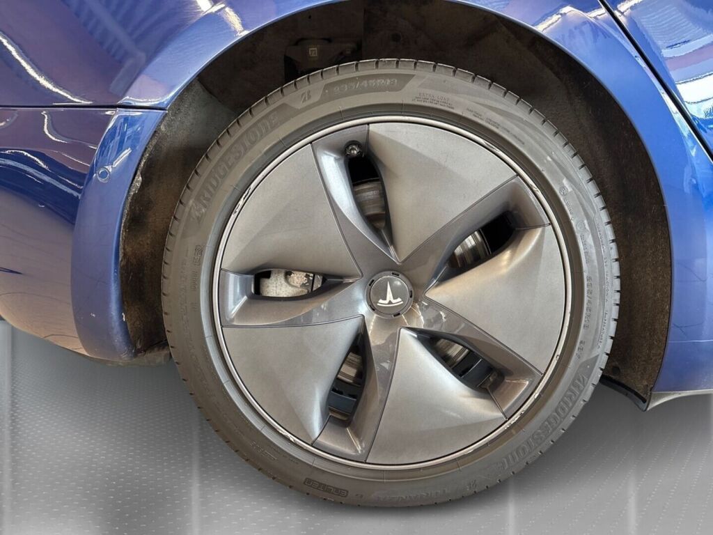 Tesla Model 3 2019 Sininen