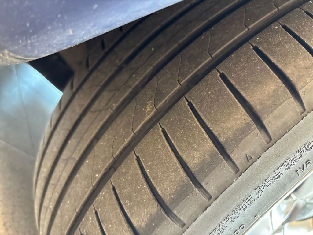 Tesla Model 3 2019 Sininen