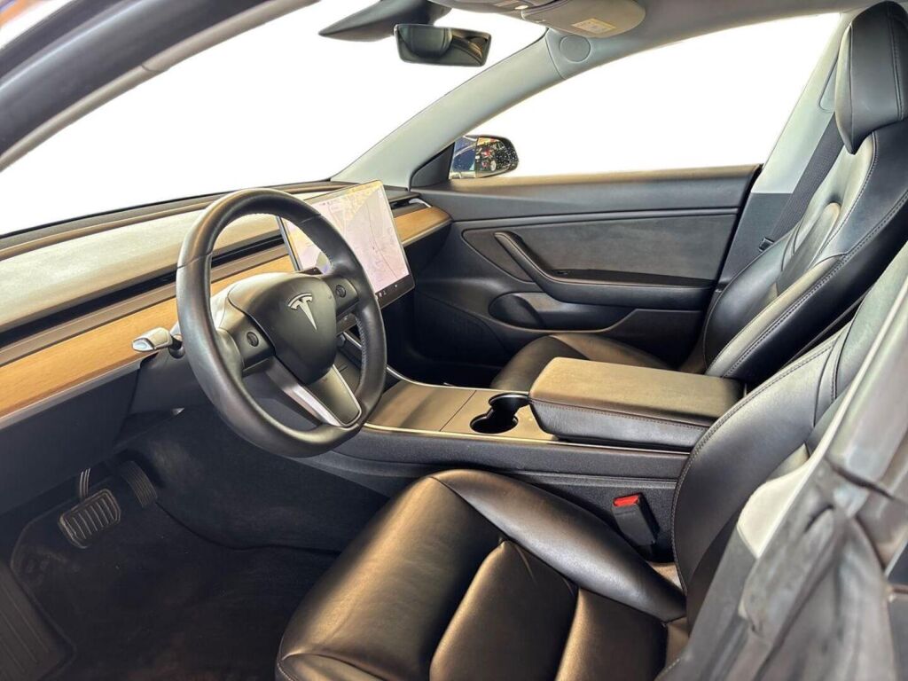 Tesla Model 3 2019 Sininen