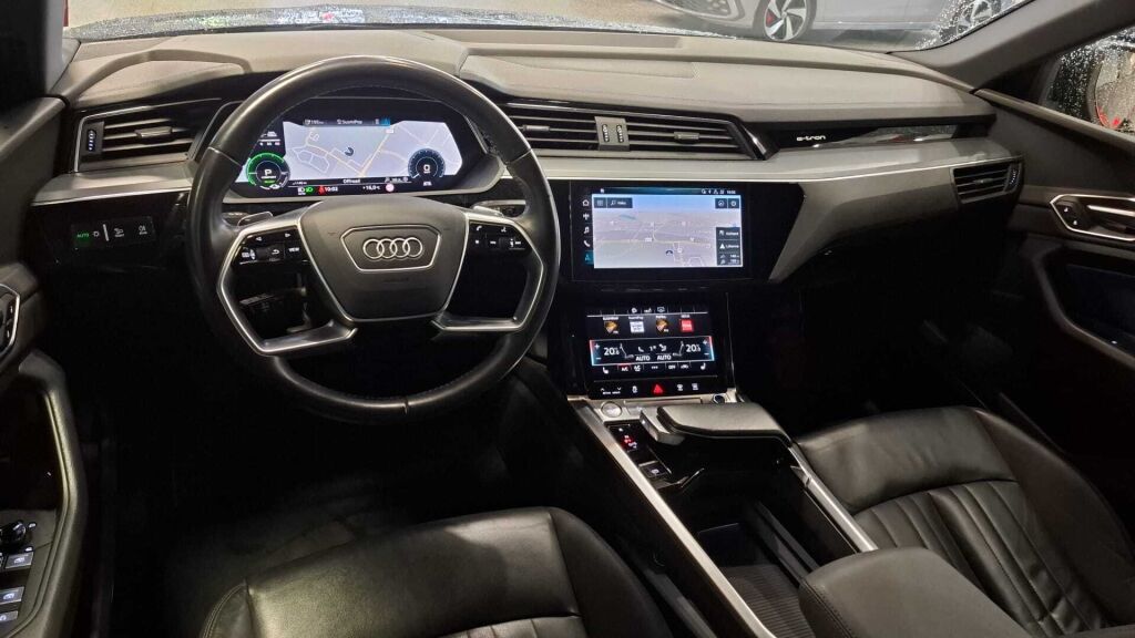 Audi e-tron 2020 Musta