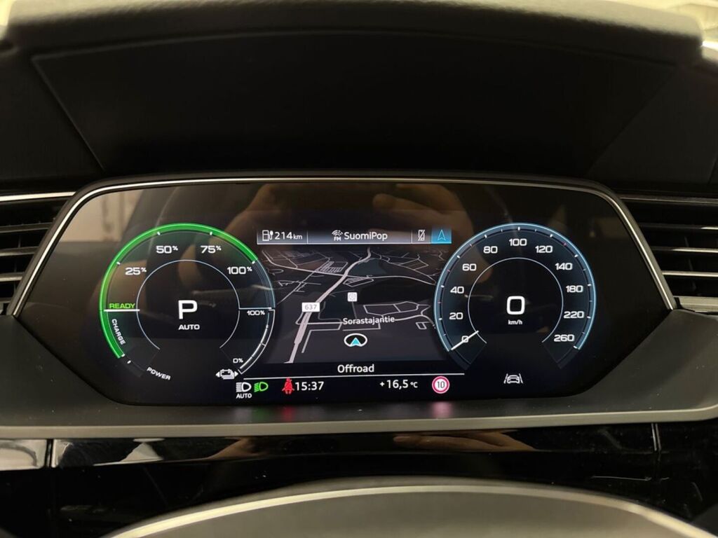 Audi e-tron 2020 Musta
