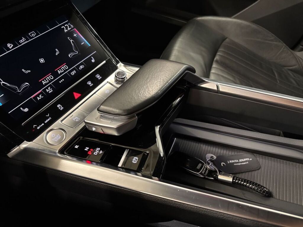 Audi e-tron 2020 Musta