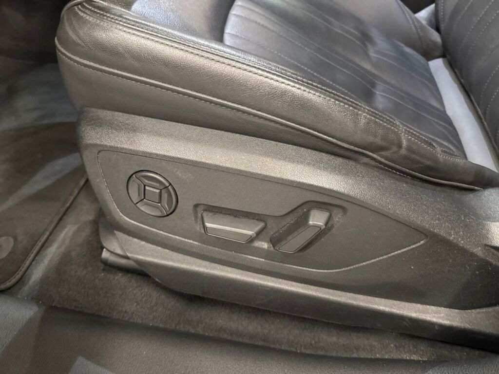 Audi e-tron 2020 Musta