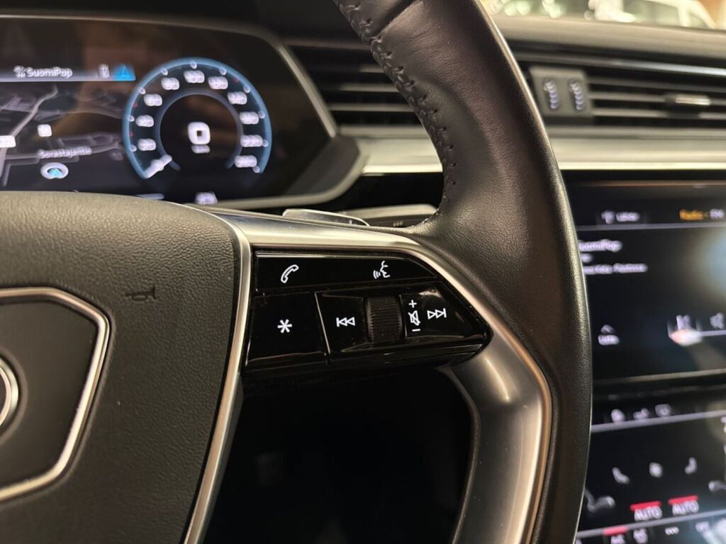 Audi e-tron 2020 Musta