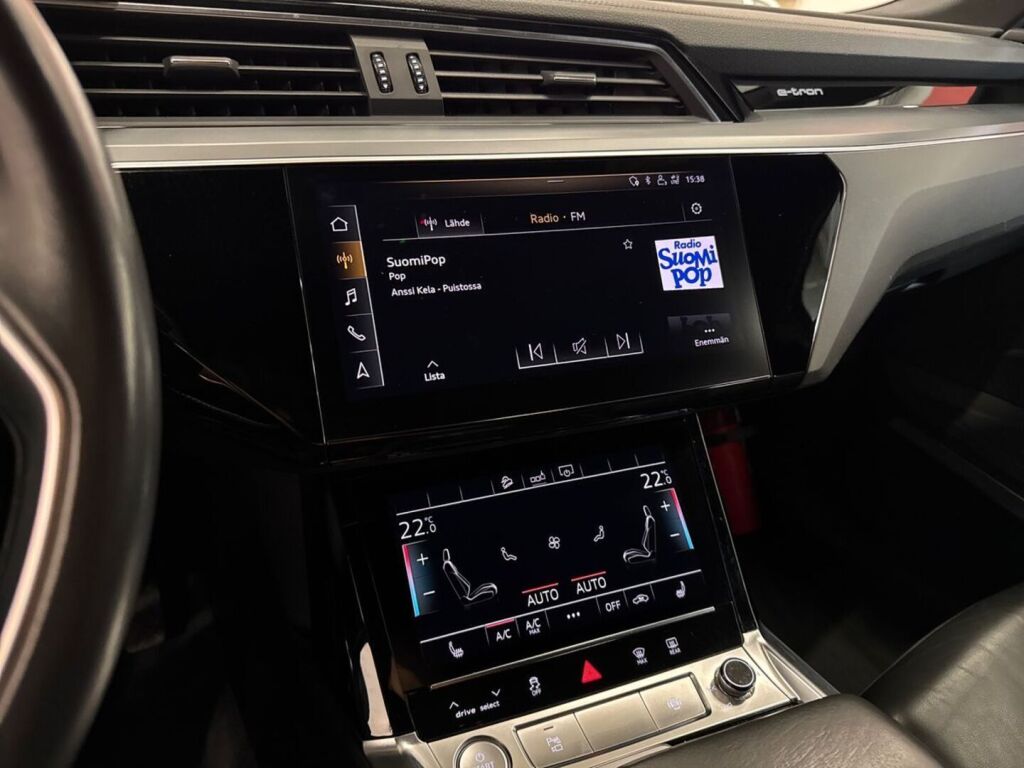 Audi e-tron 2020 Musta