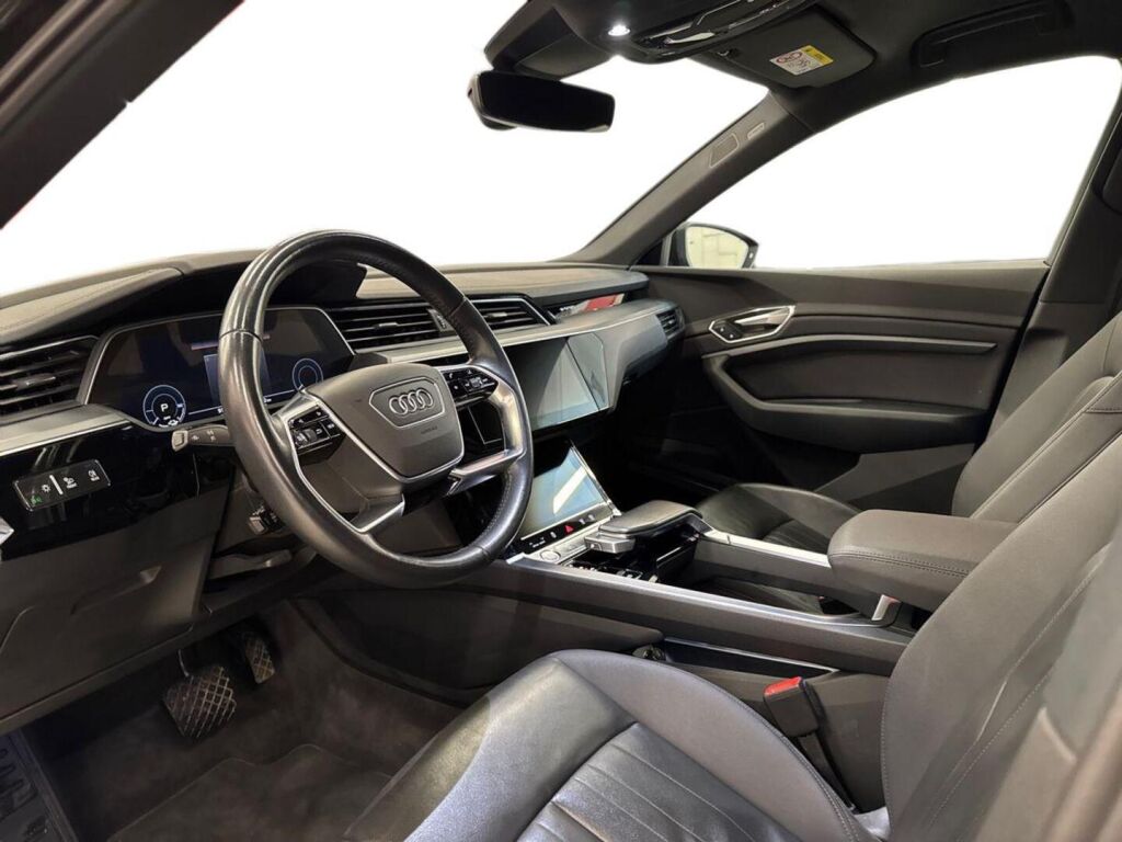 Audi e-tron 2020 Musta