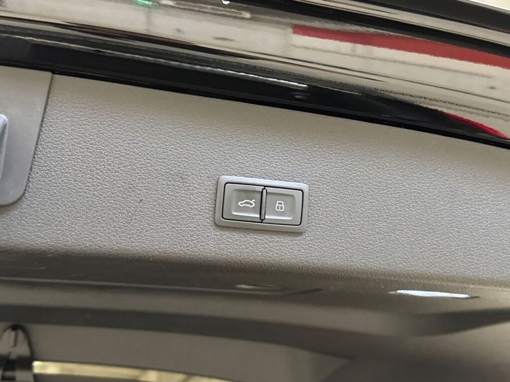 Audi e-tron 2020 Musta