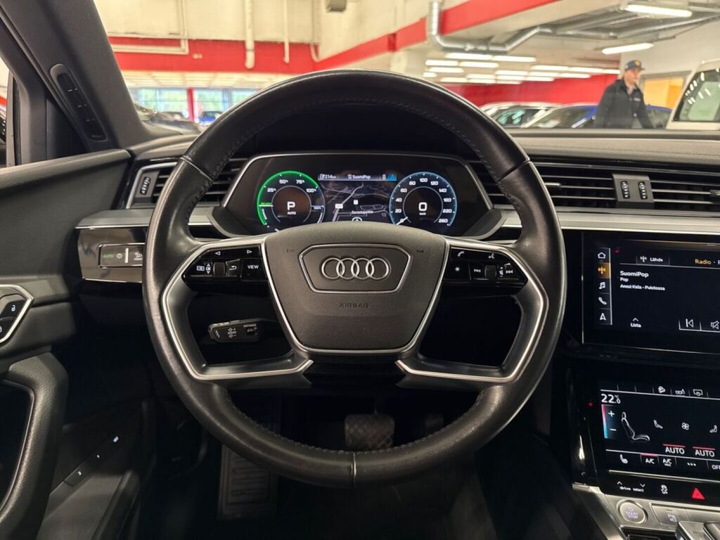 Audi e-tron 2020 Musta