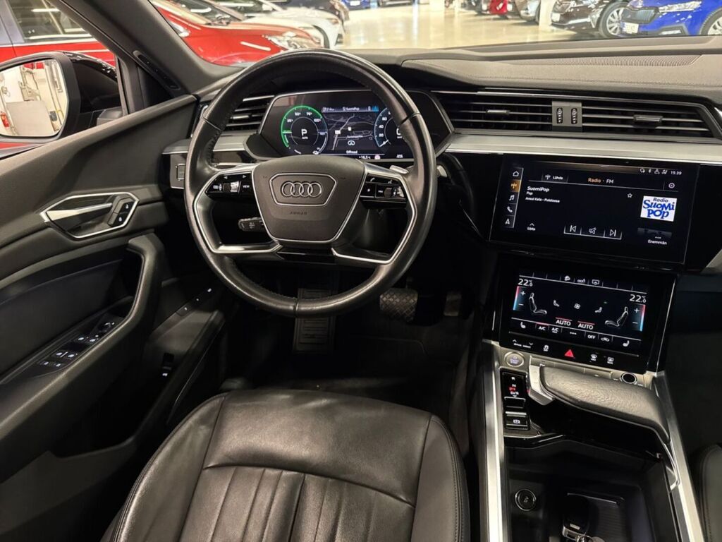 Audi e-tron 2020 Musta