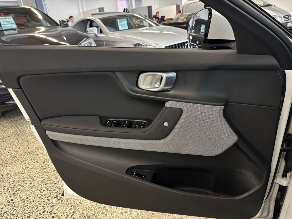 Polestar 2 2022 Valkoinen