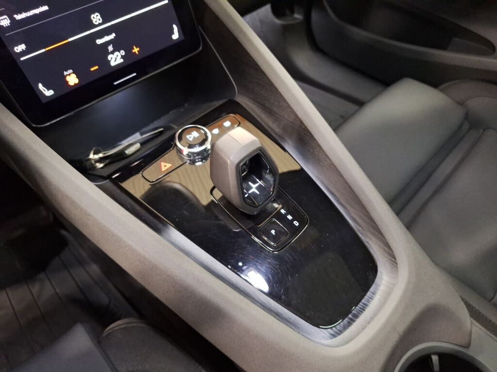 Polestar 2 2022 Valkoinen