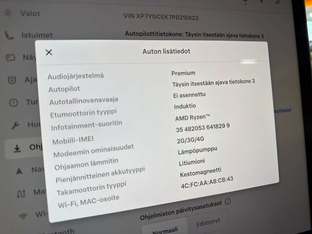 Tesla Model Y 2023 Sininen