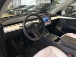 Tesla Model Y 2023 Sininen