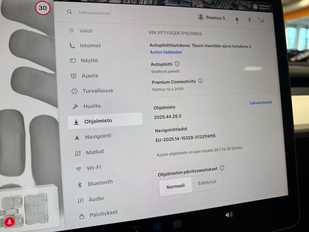 Tesla Model Y 2023 Sininen