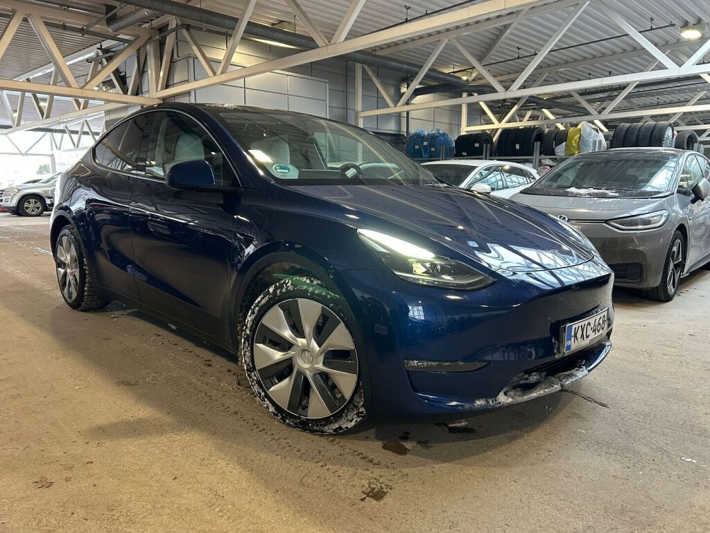 Tesla Model Y 2023 Sininen