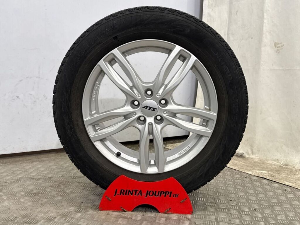 Volvo XC60 2021 Musta