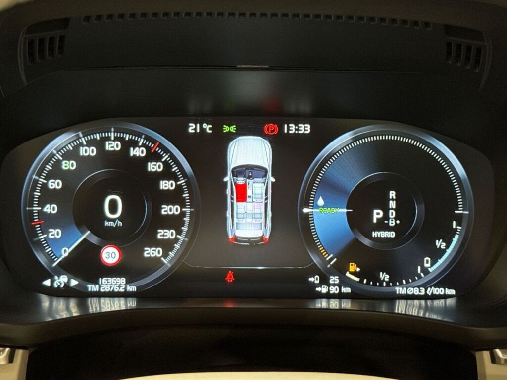 Volvo XC60 2021 Musta