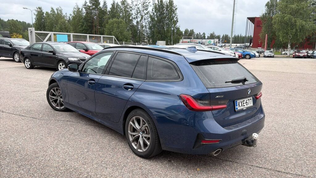BMW 330 2021 Sininen