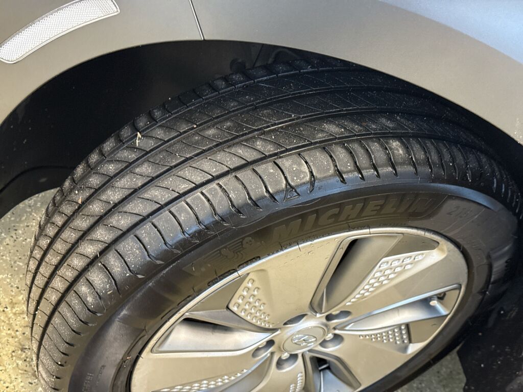 Hyundai KONA 2021 met.harmaa