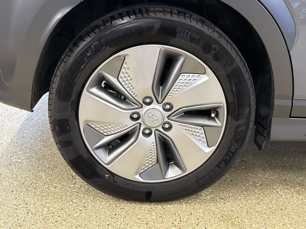 Hyundai KONA 2021 met.harmaa