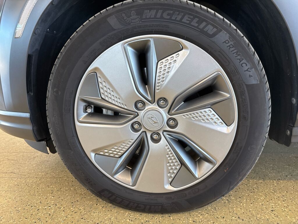 Hyundai KONA 2021 met.harmaa