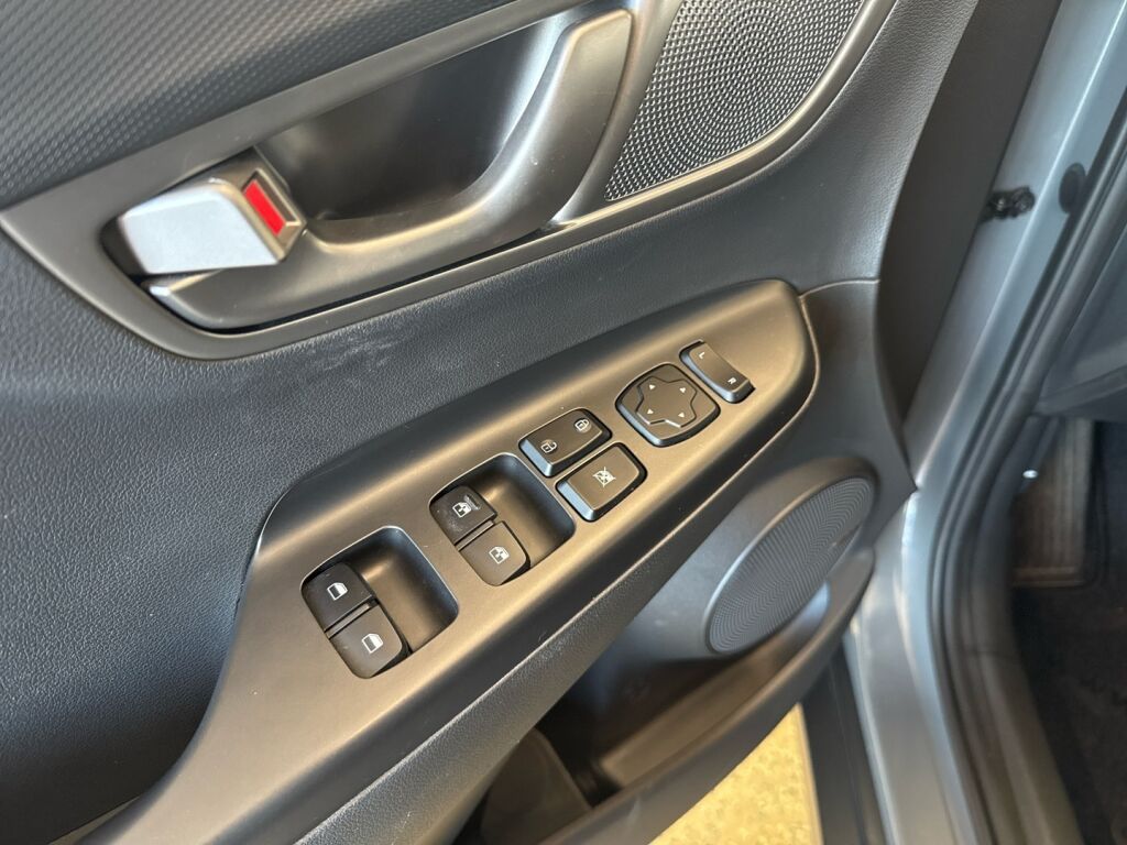 Hyundai KONA 2021 met.harmaa