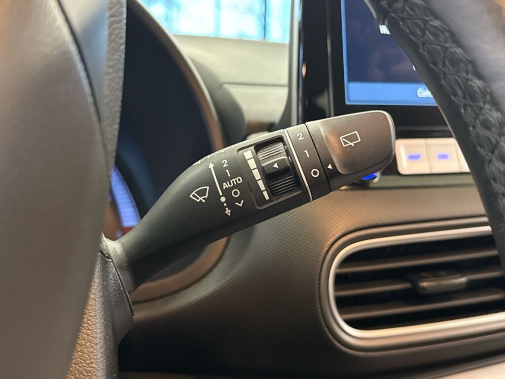 Hyundai KONA 2021 met.harmaa