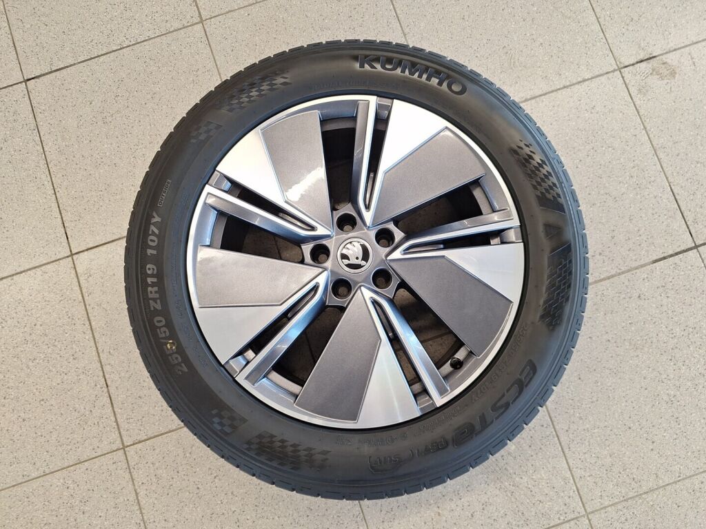 Skoda Enyaq 2022 Harmaa