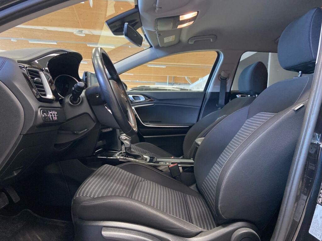 Kia Ceed 2023 Musta
