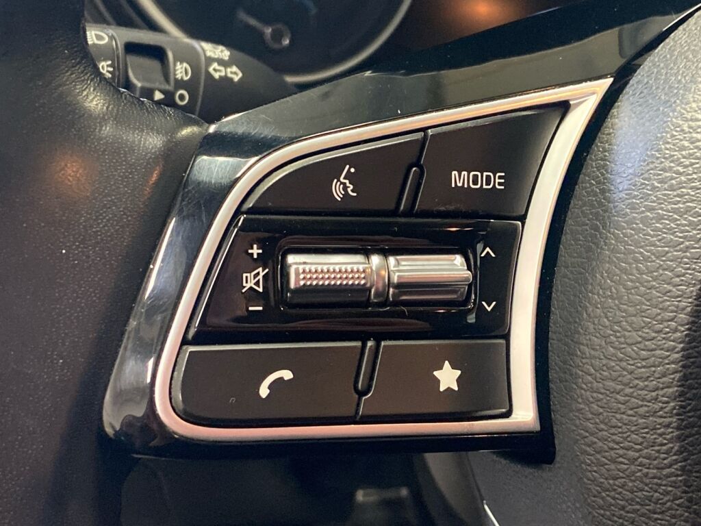 Kia Ceed 2023 Musta